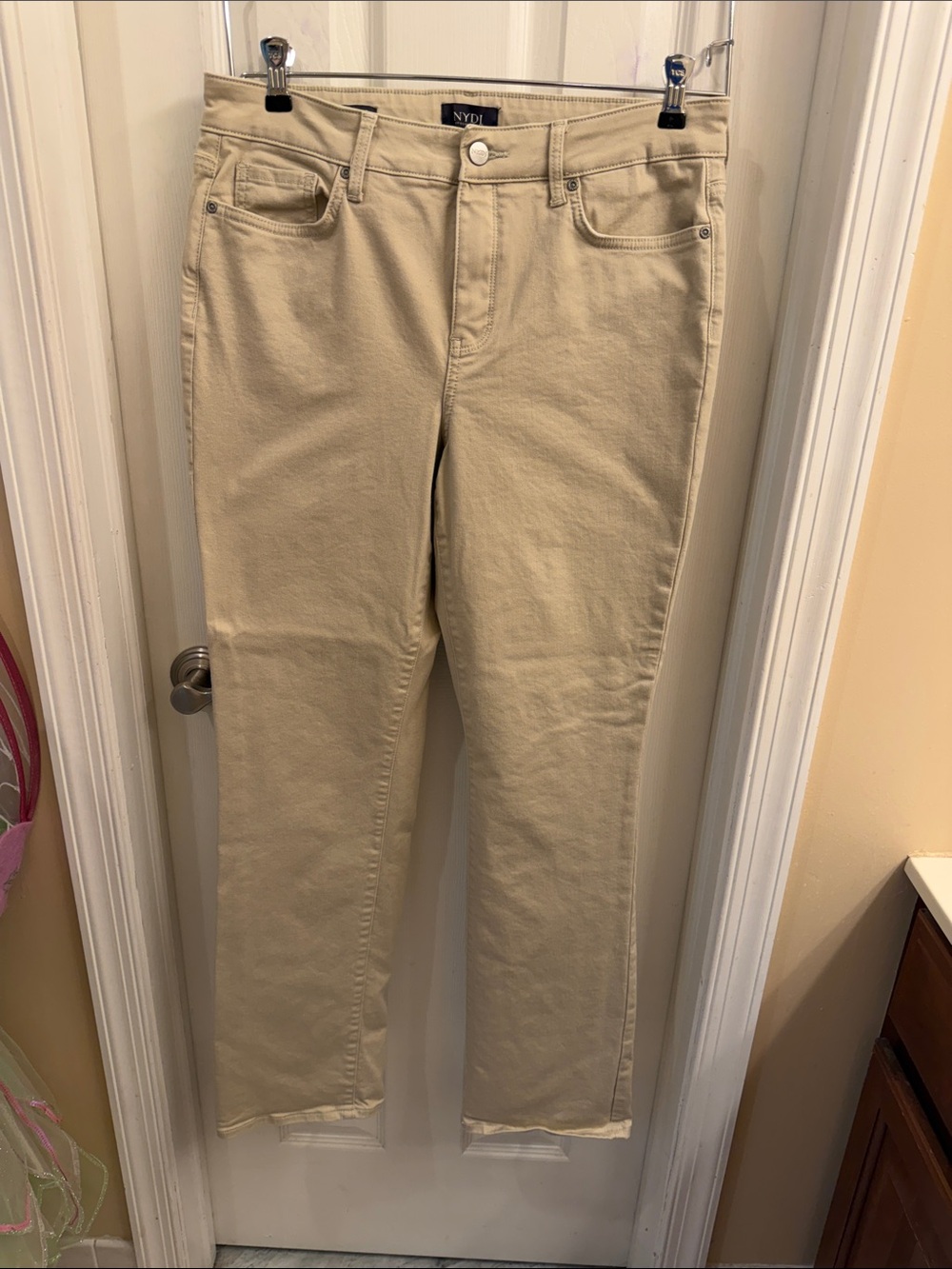 NYDJ Straight-Leg Jeans in Light Cream